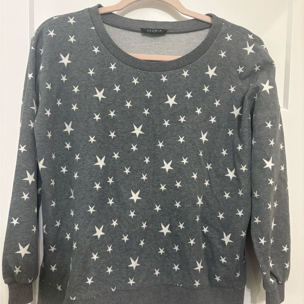 Storia Women's Gray Star Print Crewneck Sweater